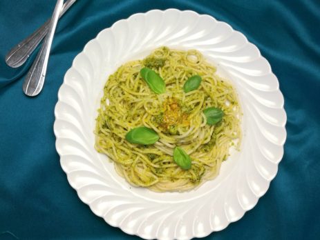 Spaghetti et pesto safrané au basilic et pistaches